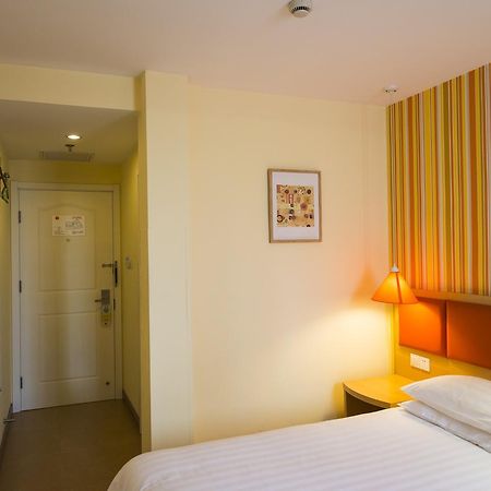 Home Inn Shanghai Century Park Екстер'єр фото