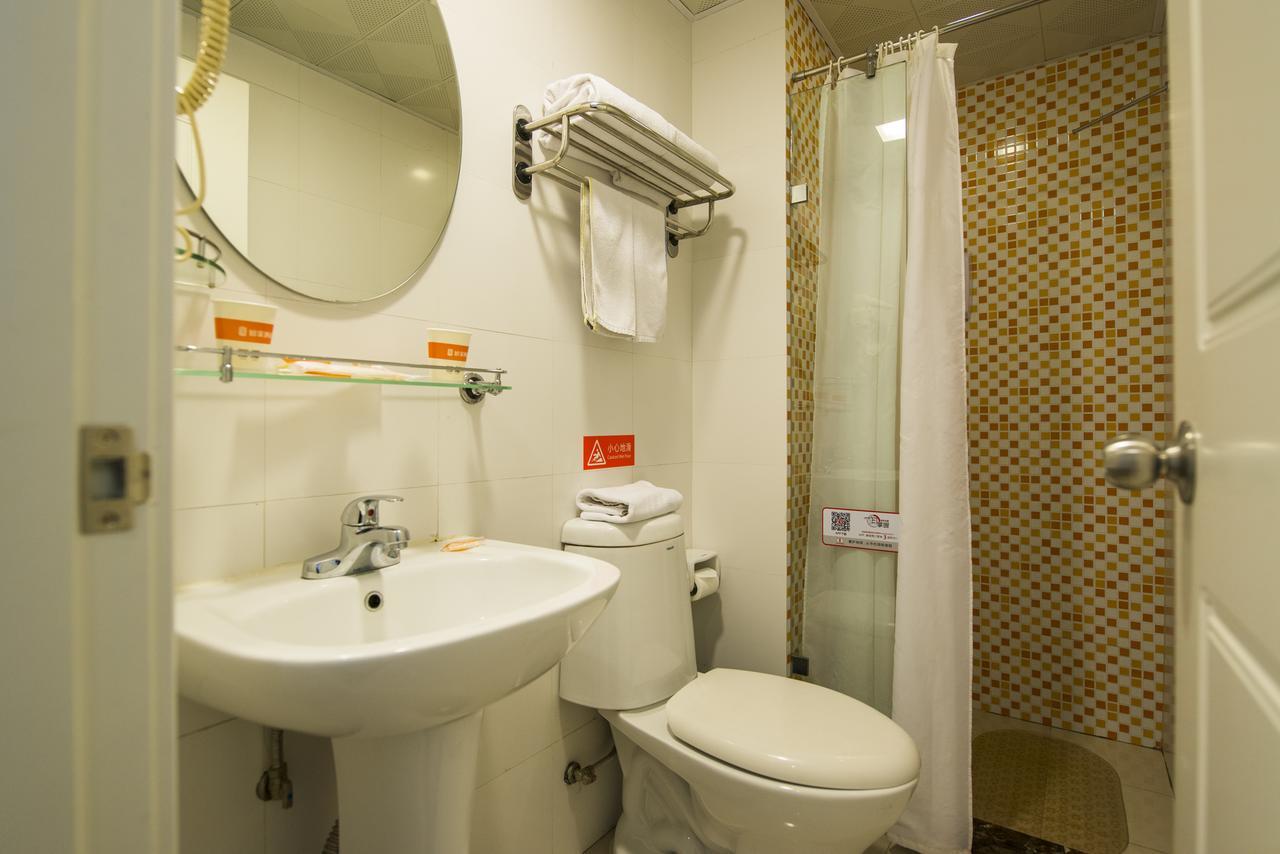Home Inn Shanghai Century Park Екстер'єр фото