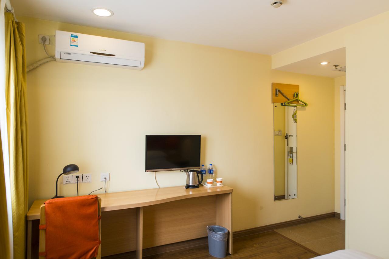Home Inn Shanghai Century Park Екстер'єр фото