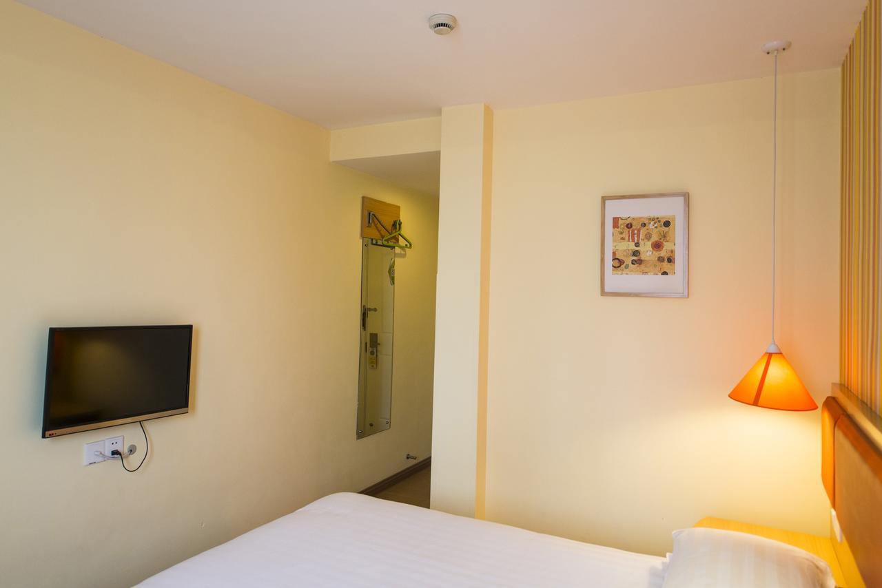 Home Inn Shanghai Century Park Екстер'єр фото