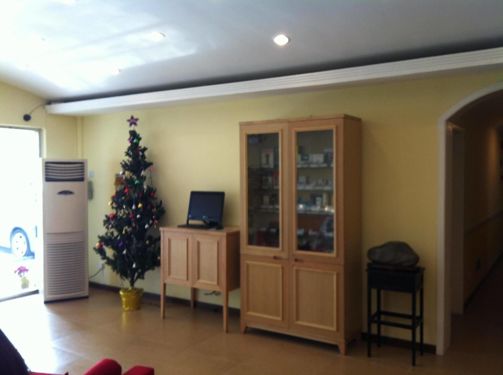 Home Inn Shanghai Century Park Екстер'єр фото