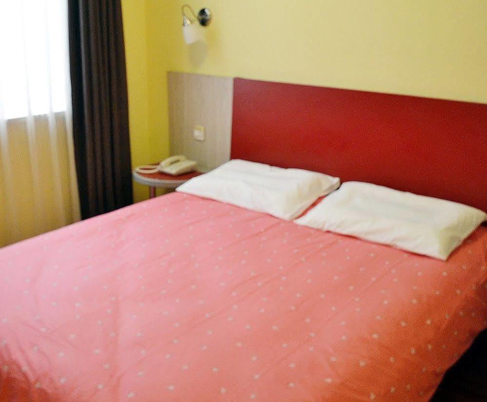 Home Inn Shanghai Century Park Екстер'єр фото