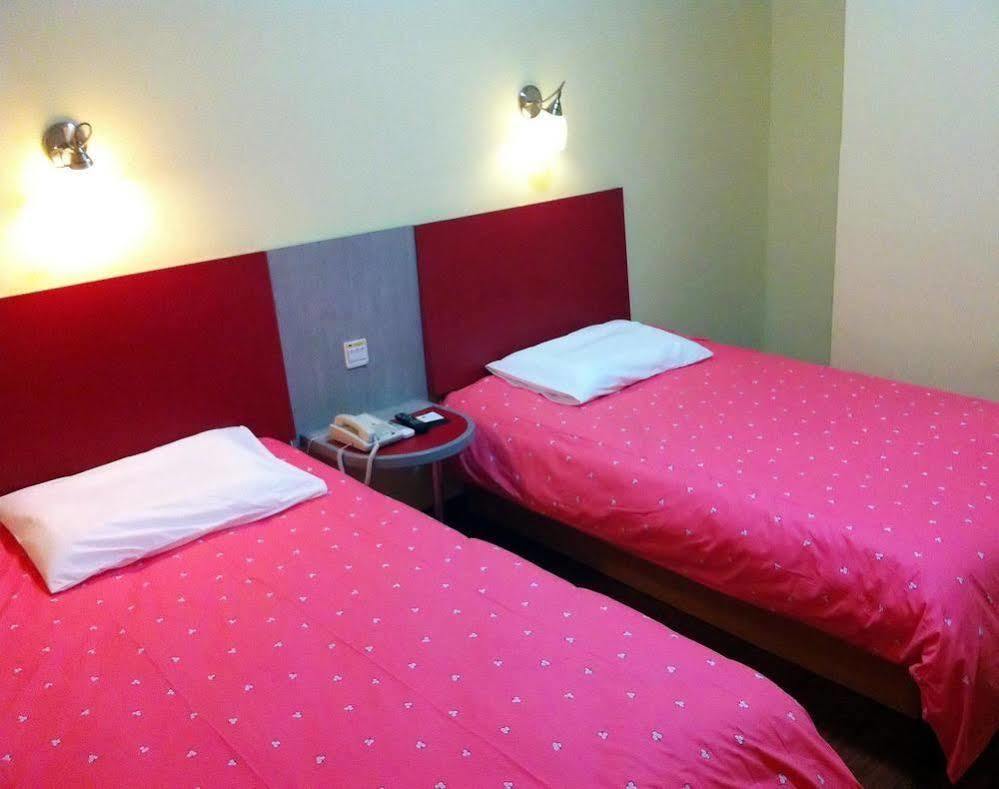 Home Inn Shanghai Century Park Екстер'єр фото