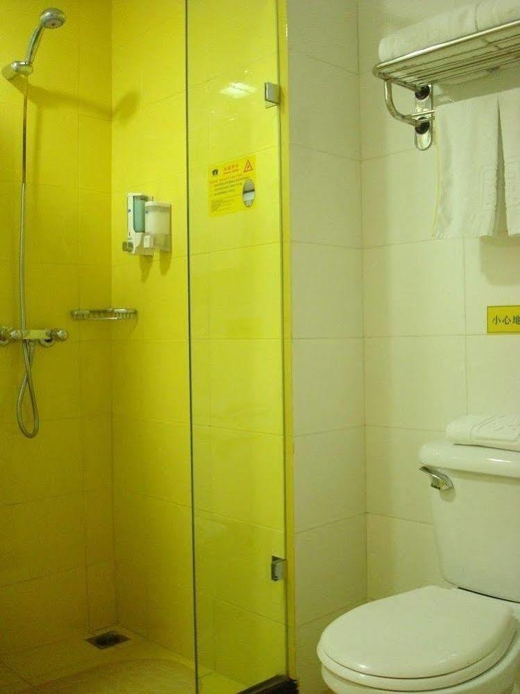 Home Inn Shanghai Century Park Екстер'єр фото