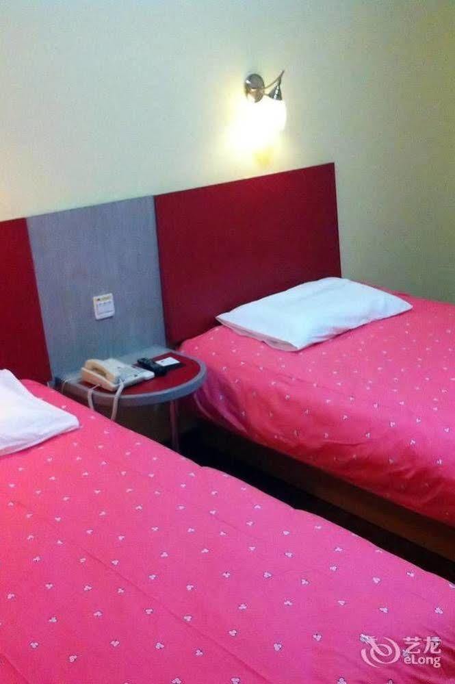 Home Inn Shanghai Century Park Екстер'єр фото