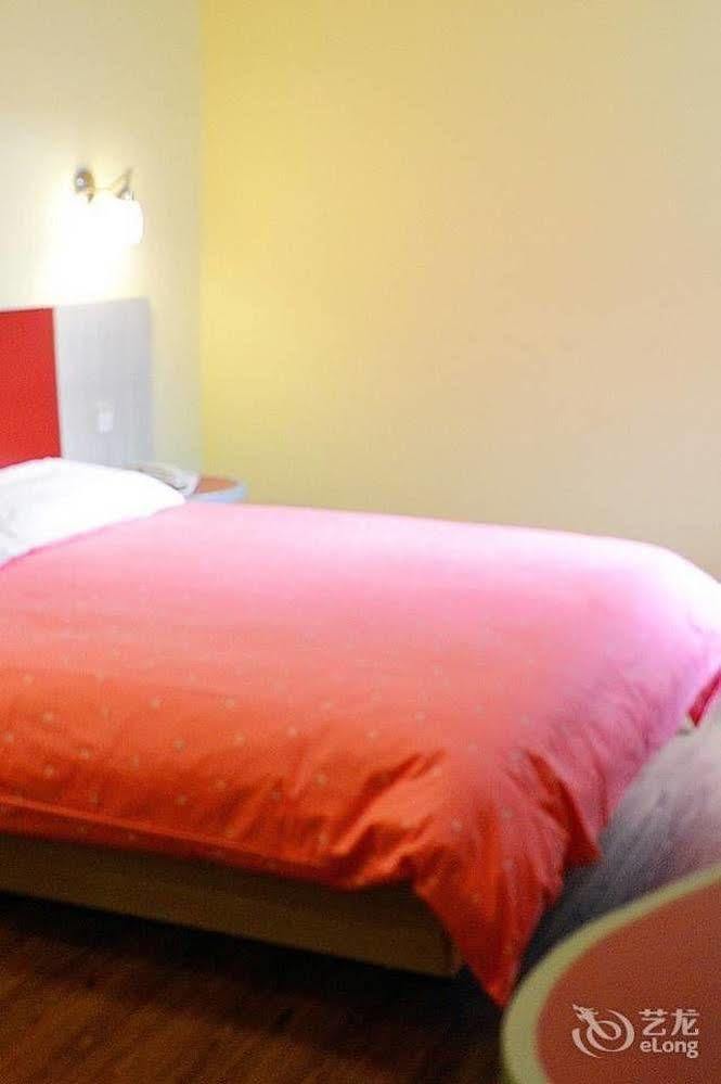 Home Inn Shanghai Century Park Екстер'єр фото