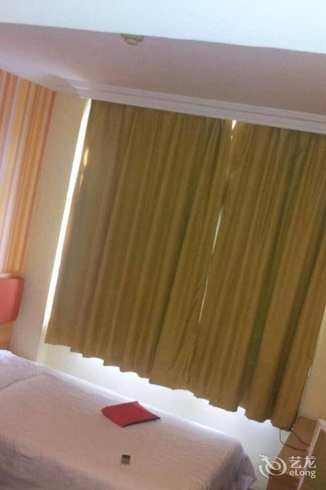 Home Inn Shanghai Century Park Екстер'єр фото