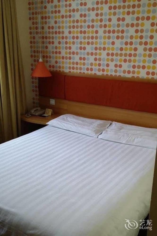 Home Inn Shanghai Century Park Екстер'єр фото