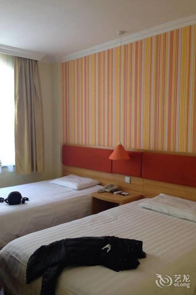 Home Inn Shanghai Century Park Екстер'єр фото
