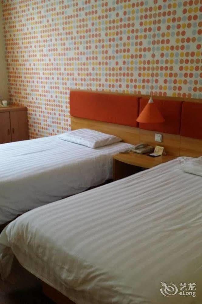 Home Inn Shanghai Century Park Екстер'єр фото