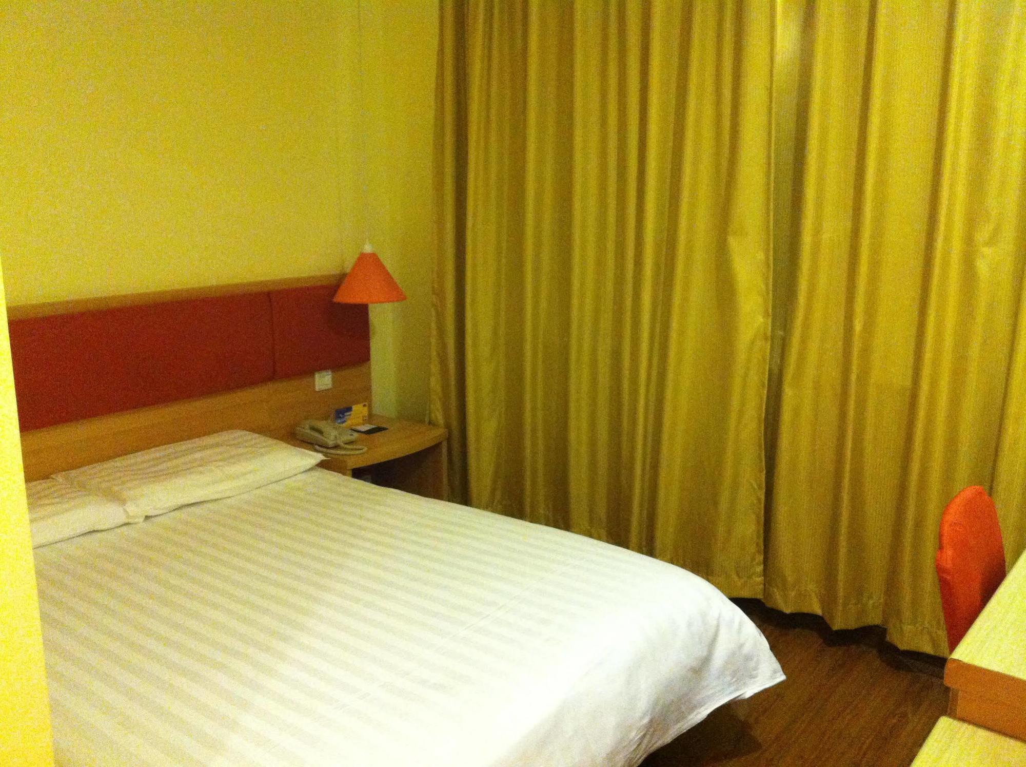 Home Inn Shanghai Century Park Екстер'єр фото